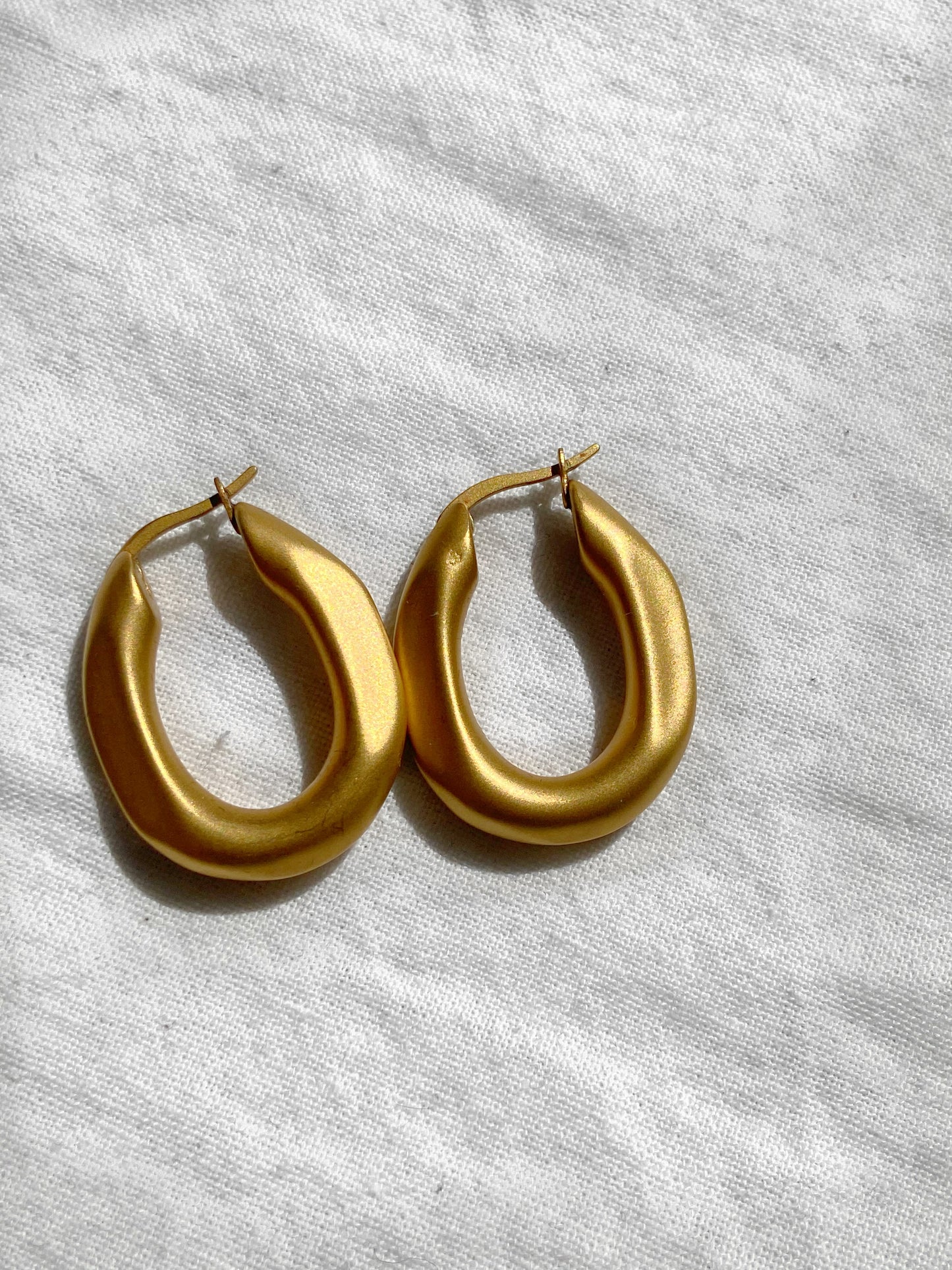 Oval earring